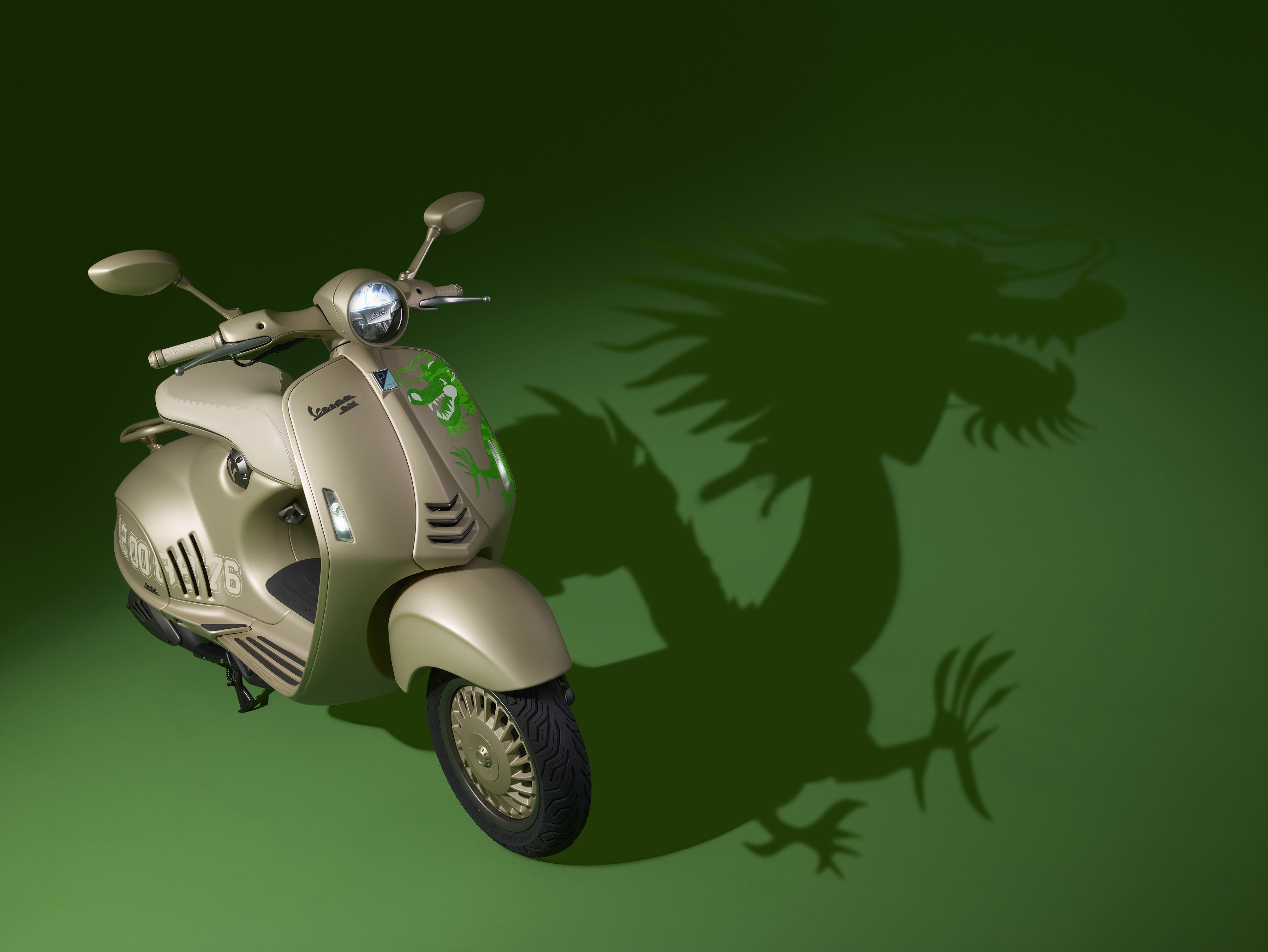 3 - Vespa 946 Dragon.jpg