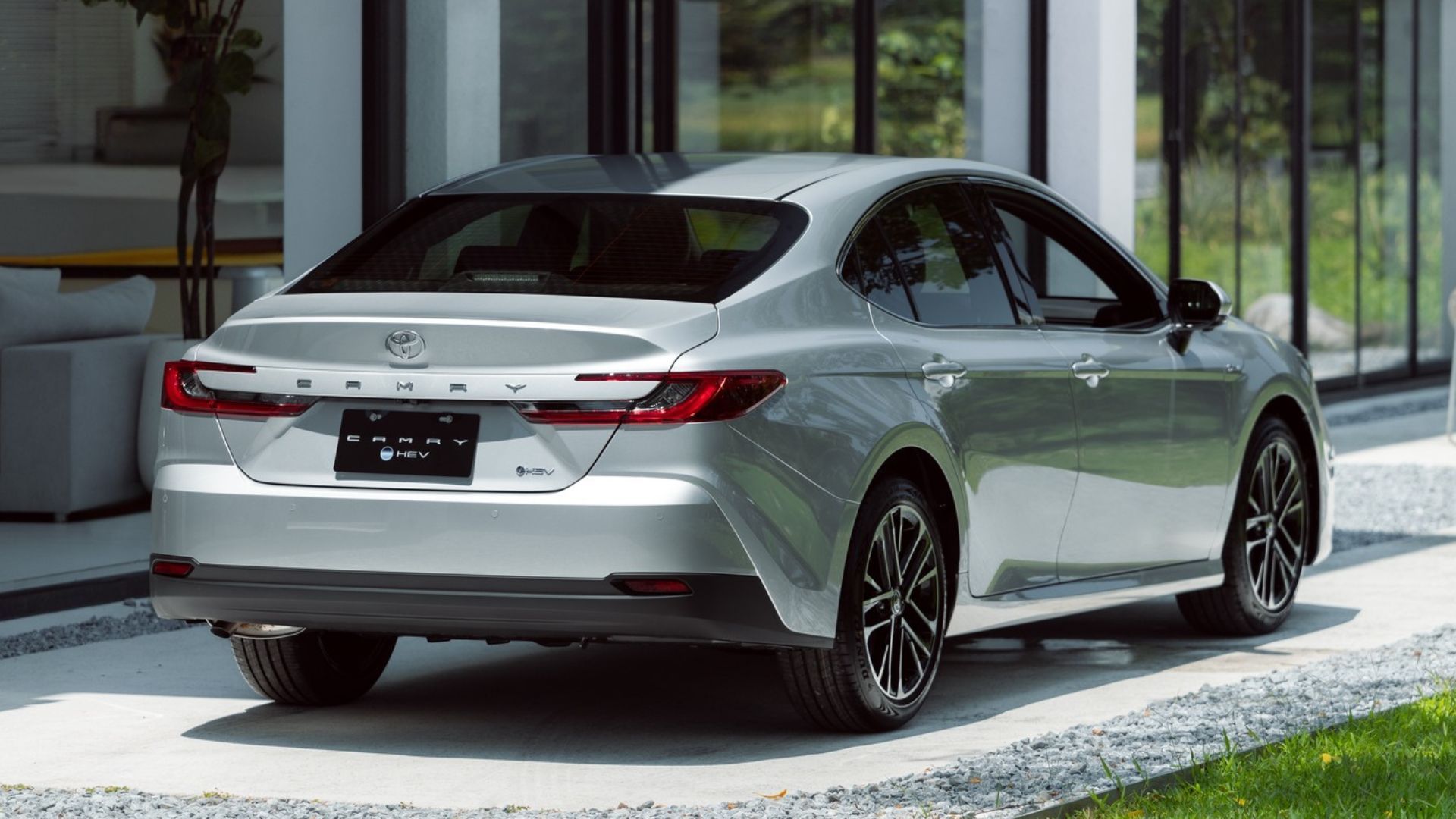 Toyota New Camry R- TOYOTA MOTOR CO