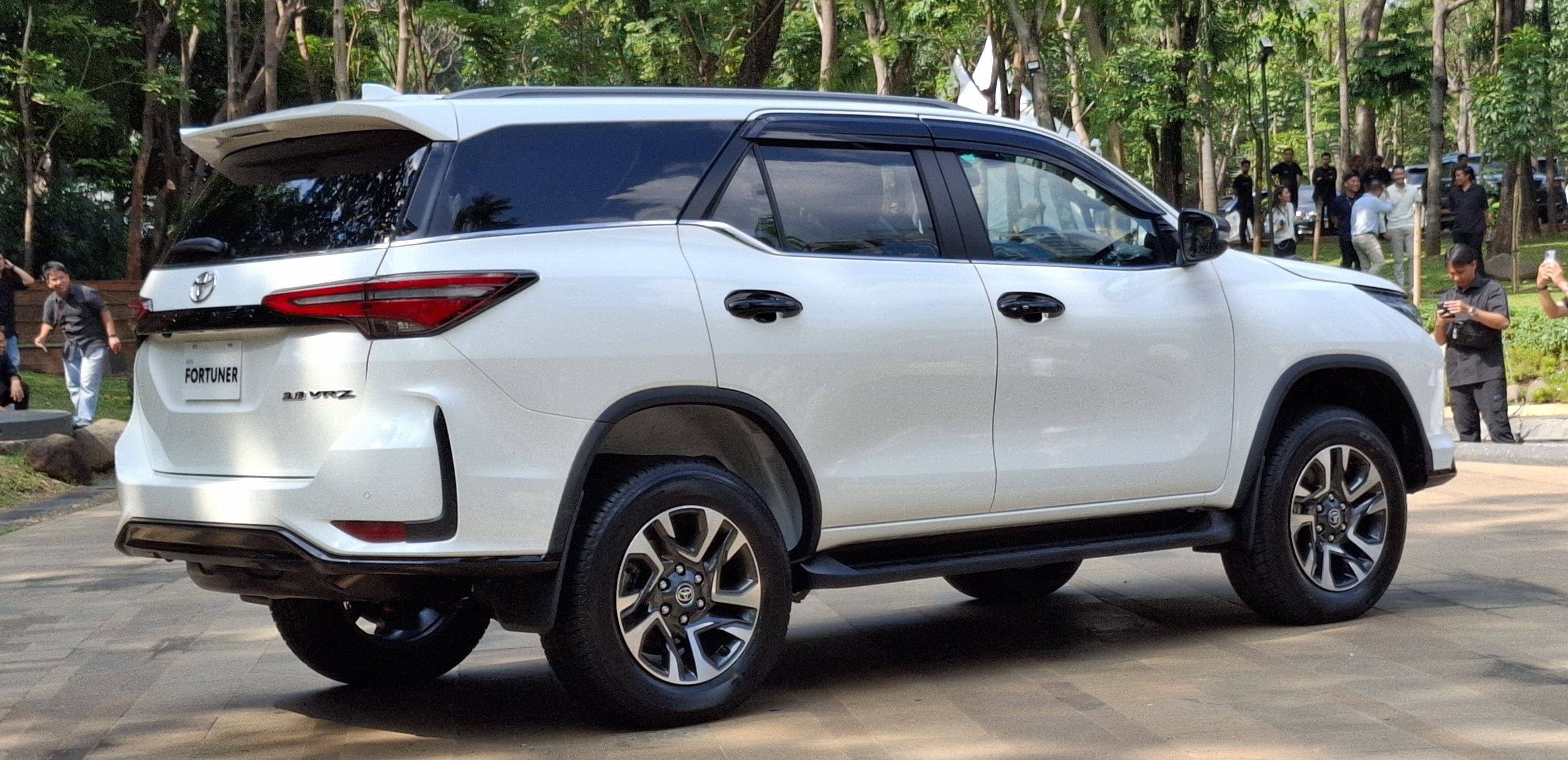 New Fortuner belakang - CHADIE