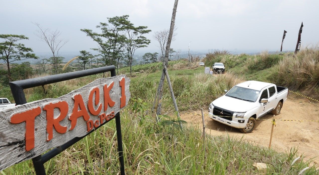 Mitsubishi Triton Track 1- dok MMKSI.jpg