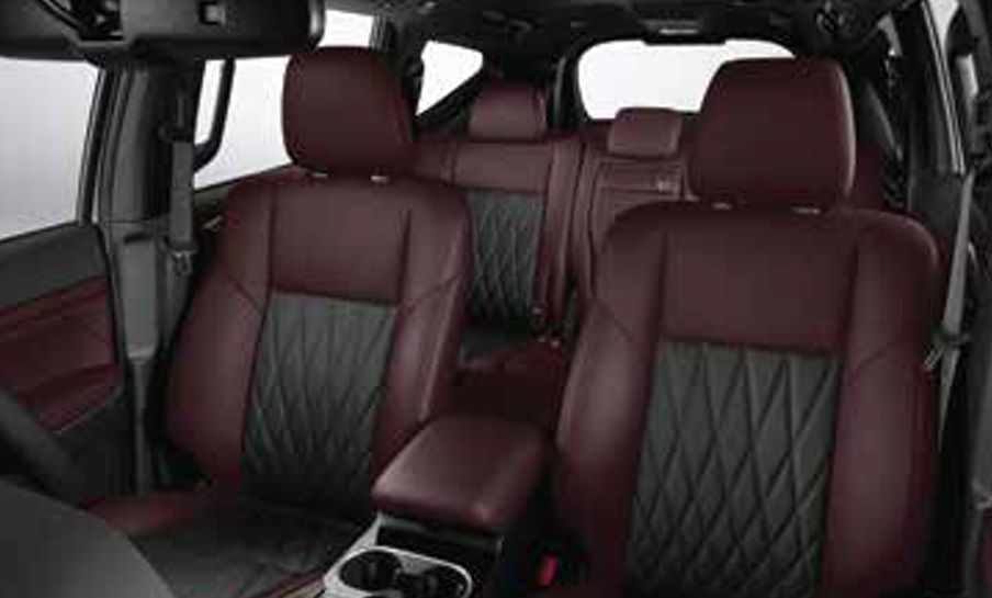 pajero-new interior 2 - MITSUBISHI MOTORS