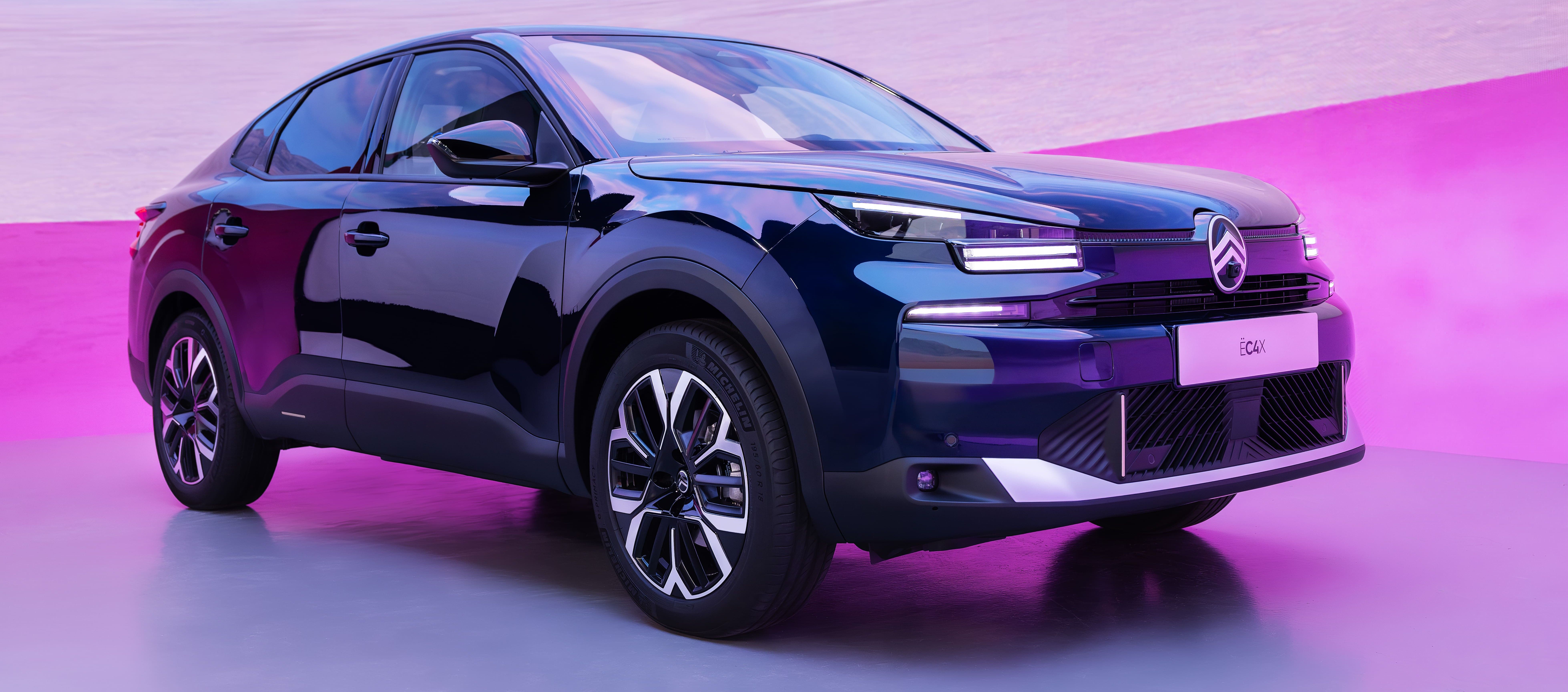 Citroën C4 X fastback dengan sedan 4 pintu - CITROEN INDONESIA