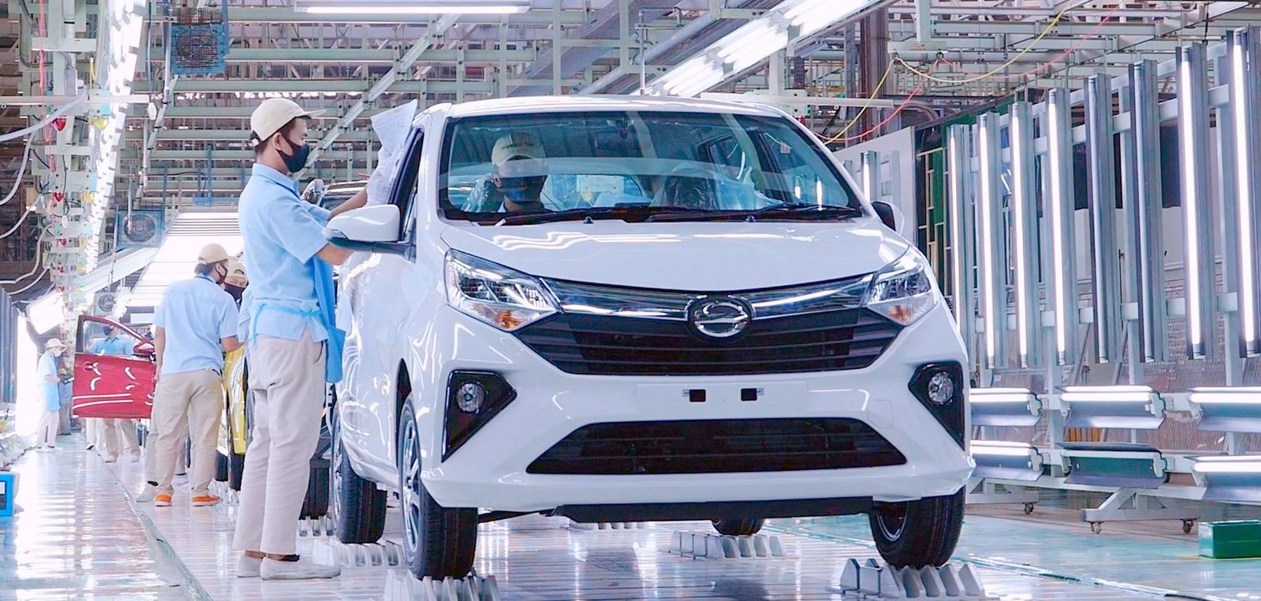 Proses pengecekan akhir mobil Daihatsu - ADM