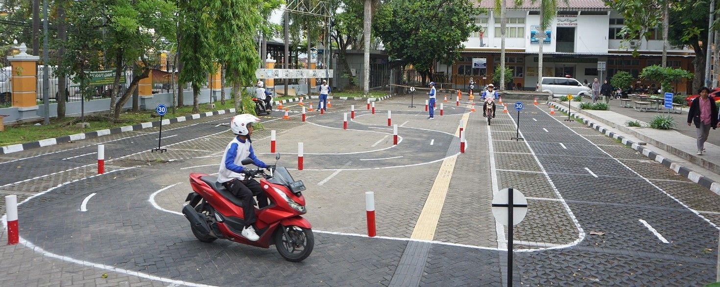 Zona Lintasan Keselamatan Berkendara UIN Suka Yogyakarta - YAYASAN AHM