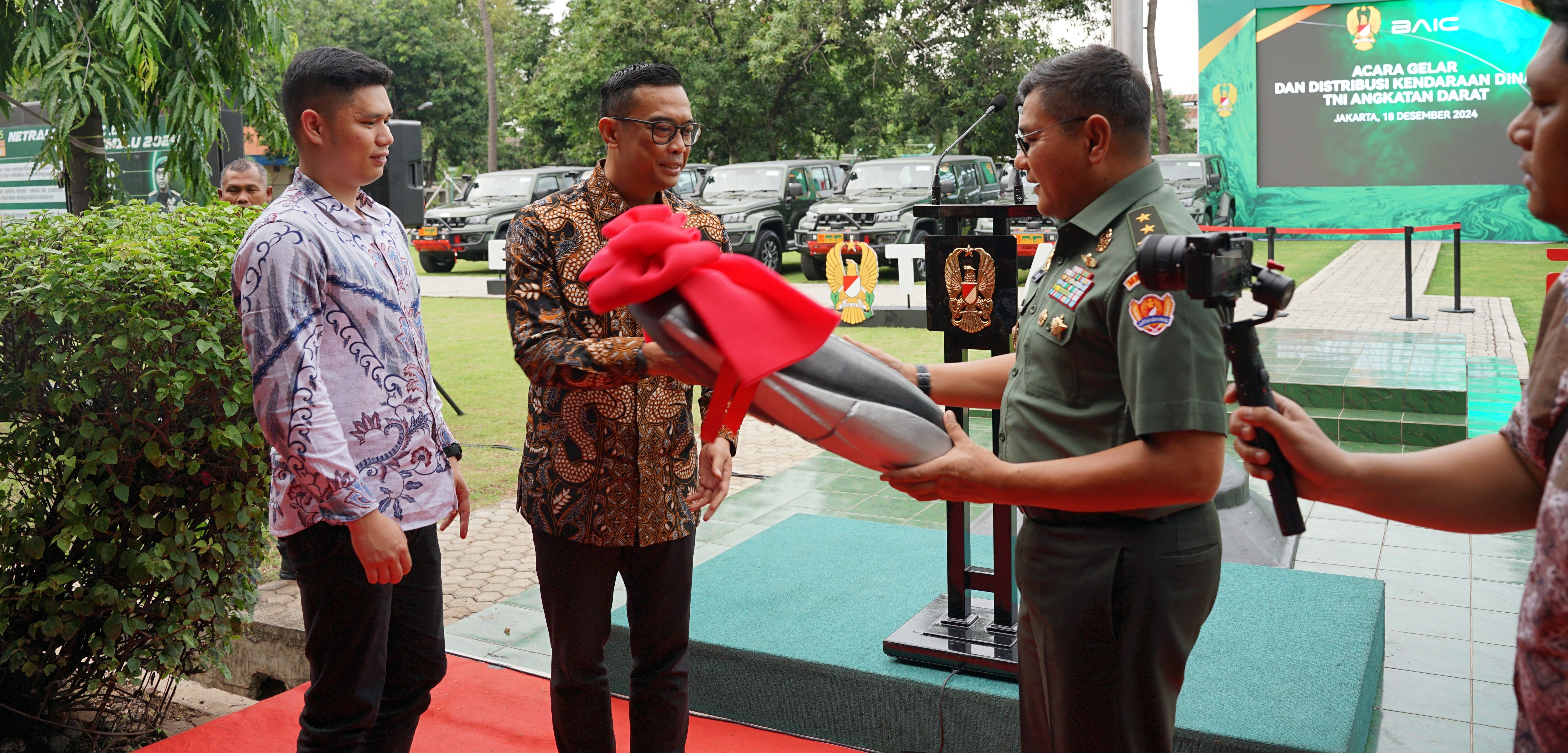 Seremoni penyerahan 22 unit rantis BAIC BJ40 Plus kepada TNI-AD (Dok. BAIC Indonesia)