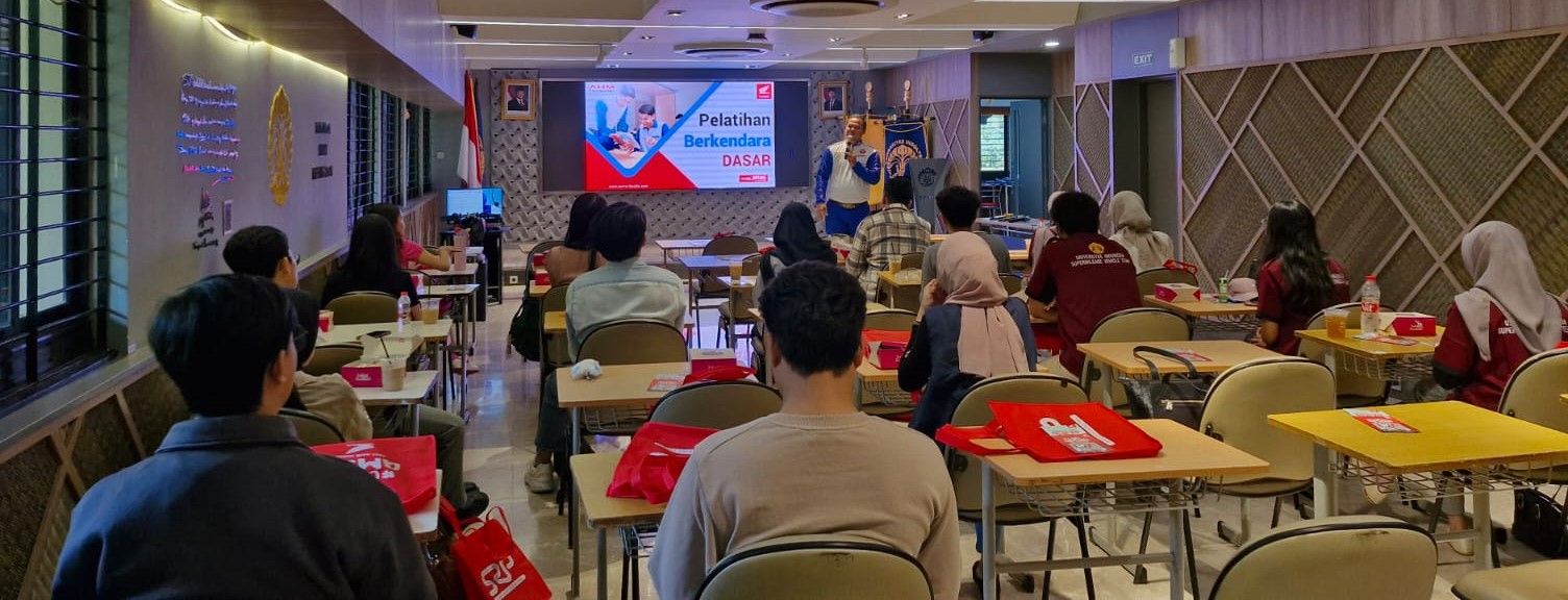 Sesi pembekalan teori dalam Program Safety Riding Astra Honda Motor. (Dok. AHM)