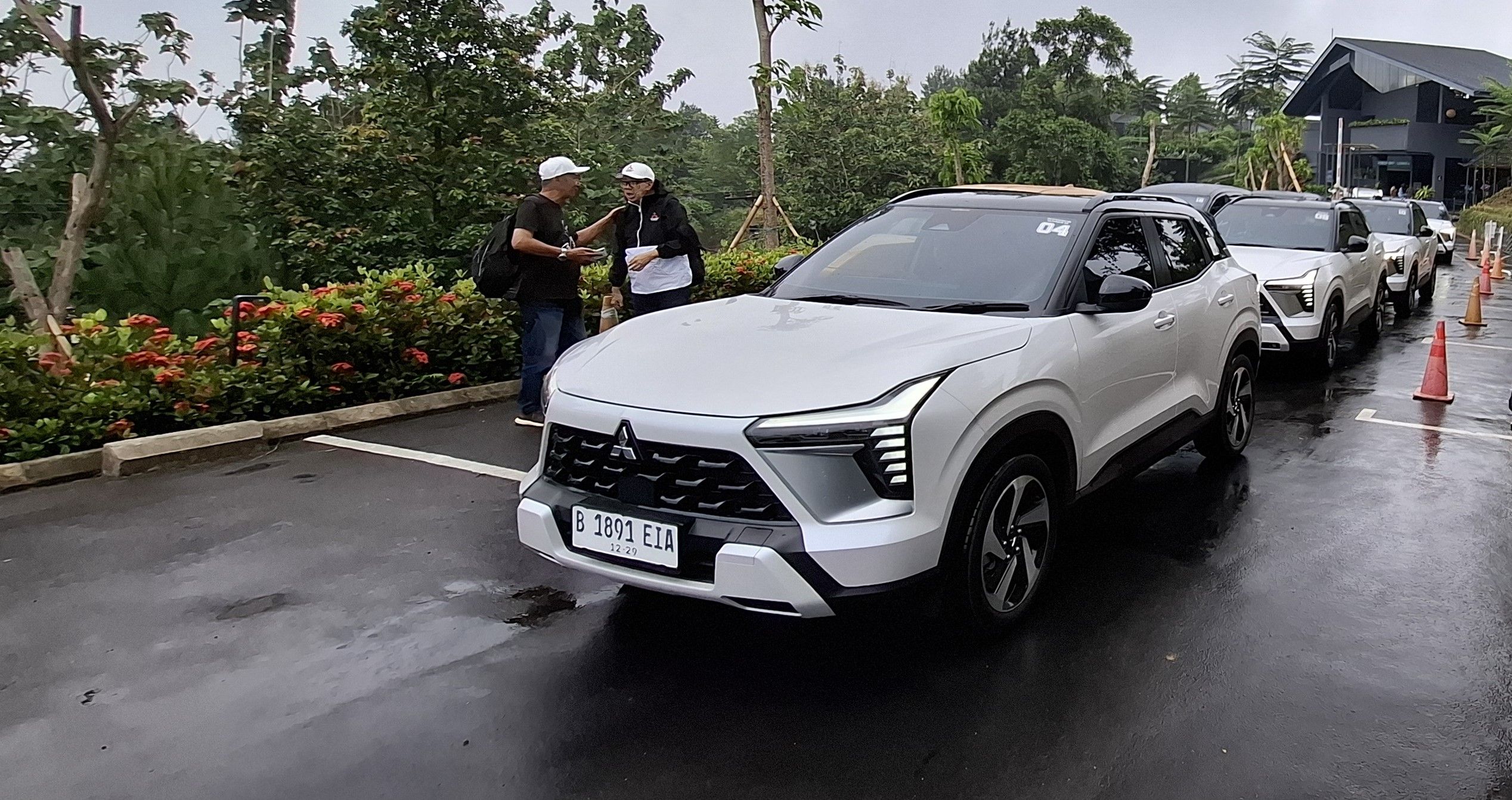 Rombongan XForce Media City Adventure tiba di the Upper Clift Resort & Cafe Sentul untuk menikmati kuliner dan indahnya pemandangan berkabut. (Dok SportCorner - Chadie)