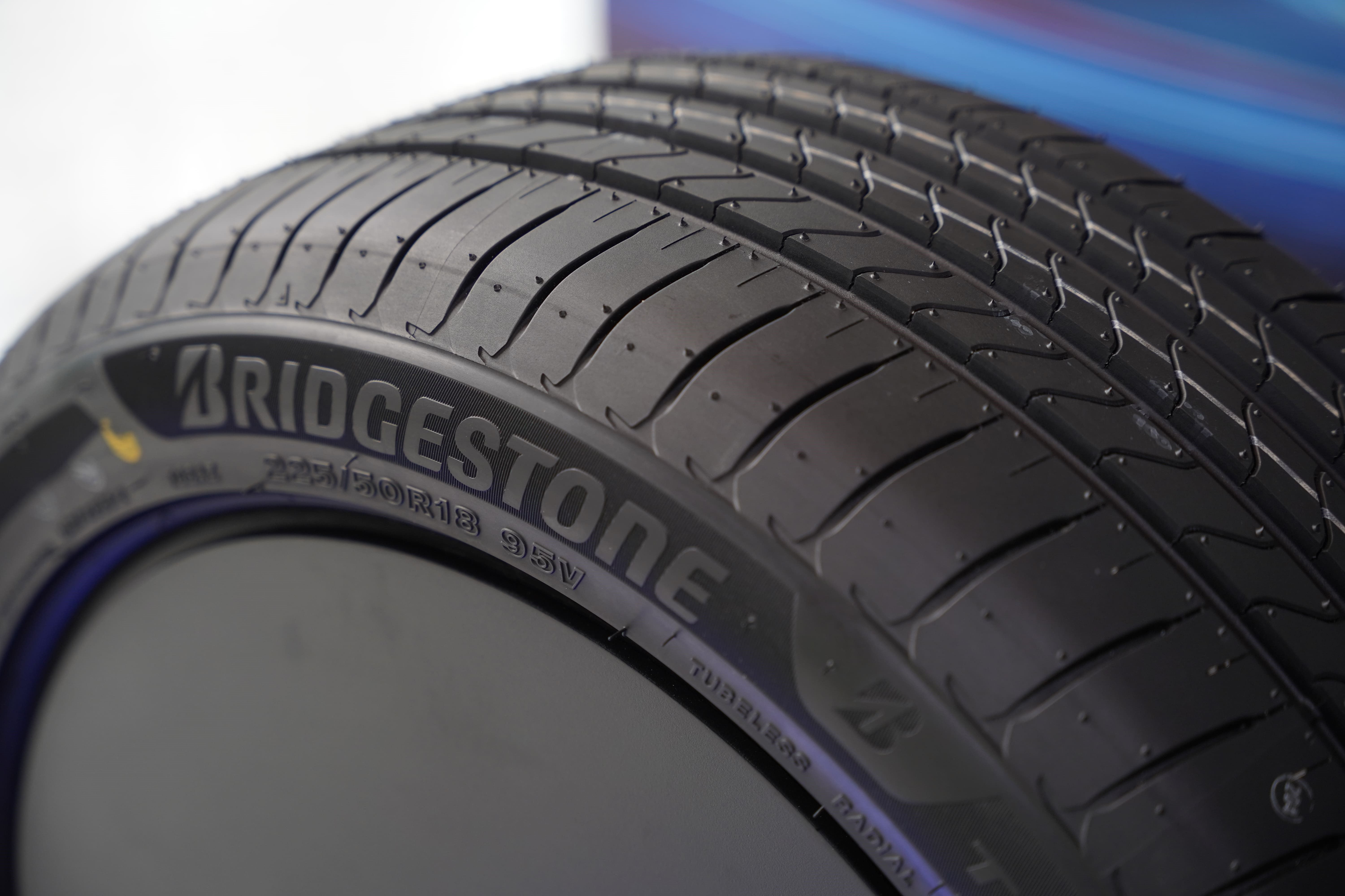 Pola tapak ban Bridgestone Turanza 6. (Bridgestone Indonesia)