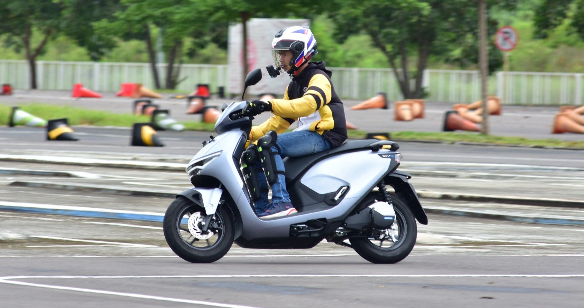 Sepeda motor listrik Honda CUV e (AHM)