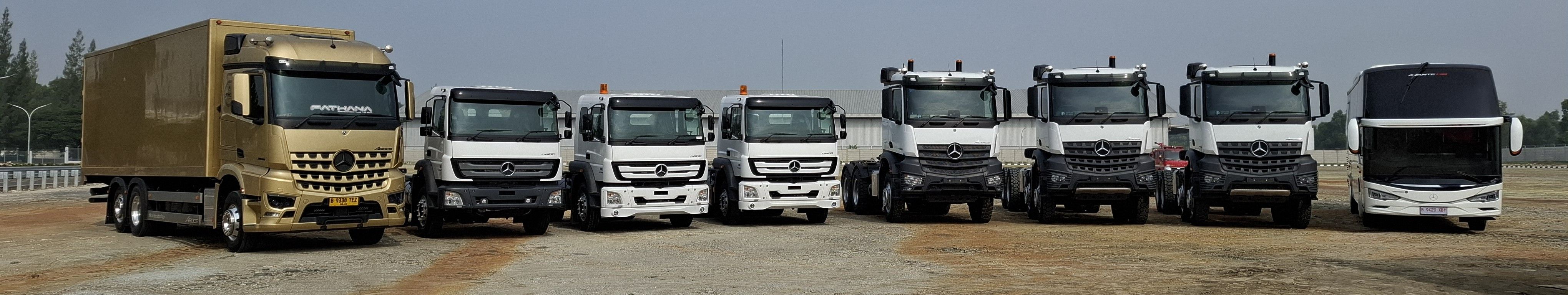 Jajaran kendaraan niaga Mercedes-Benz. (Chadie)