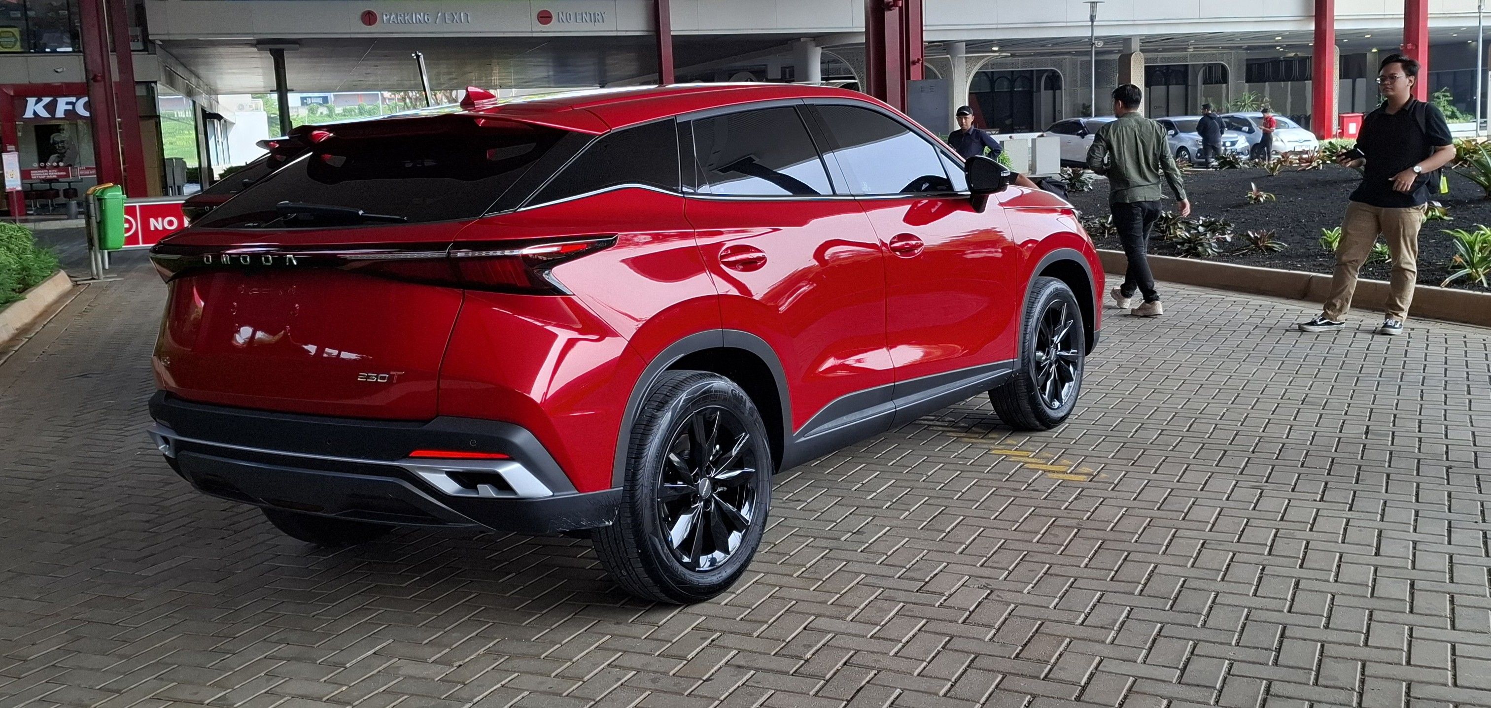 Tampilan belakang Chery C5. (Chadie).jpg