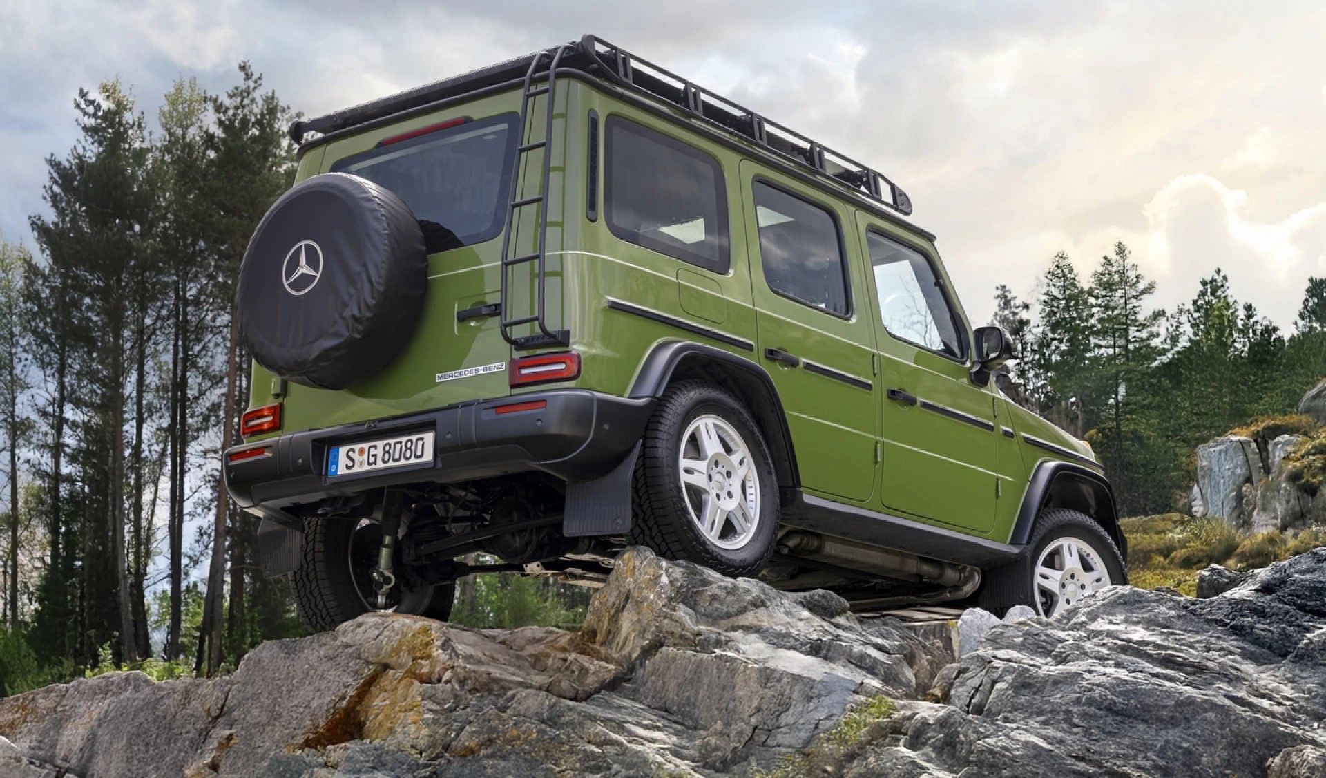 Mercedes-Benz G-Class STRONGER THAN THE 1980s dilengkapi aksesoris fungsional untuk keperluan off-road. (Mercedes-Benz.AG)