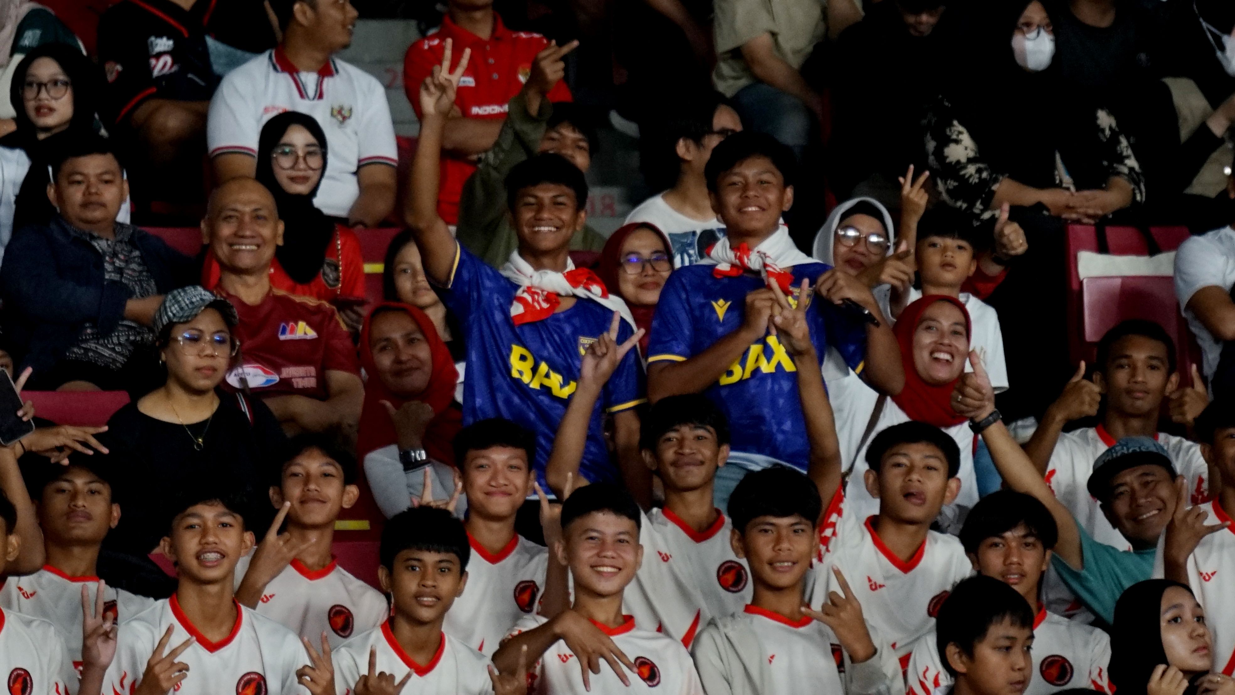 Penonton yang hadir saat pembukaan Piala Presiden 2025