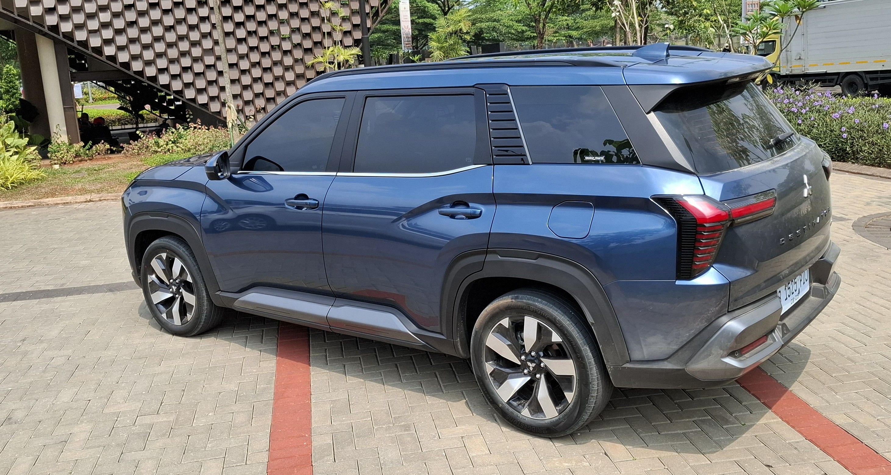 Mitsubishi Destinator hadir dalam sosok SUV Premium 7-Seater. (Chadie)