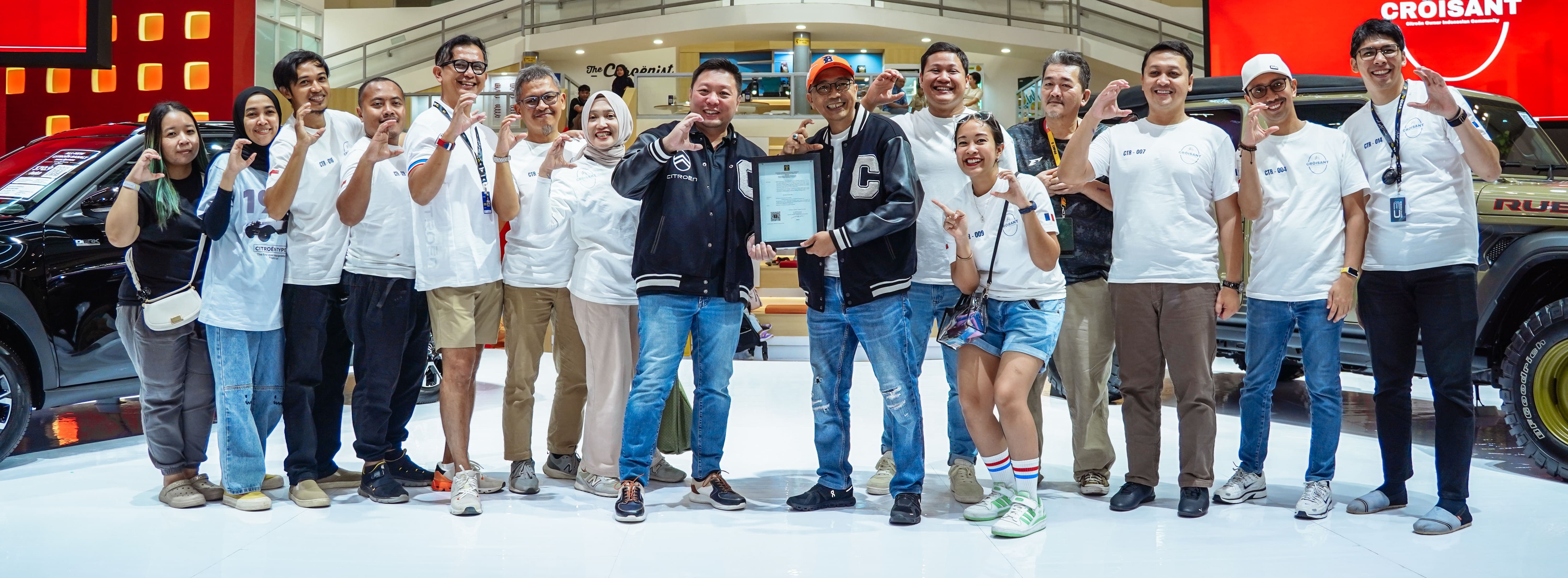 Foto bersama anggota komunitas Croisant di acara Croisant Community Gathering. (IND)