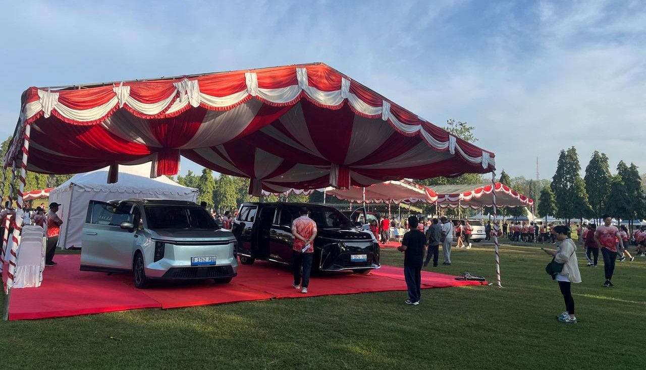 Di Acara Bali Fun Run by Indomobil, IEB menampilkan dua produk kendaraan listrik MPV premium unggulan Maxus yaitu MIFA 7 dan MIFA 9. (IEB)