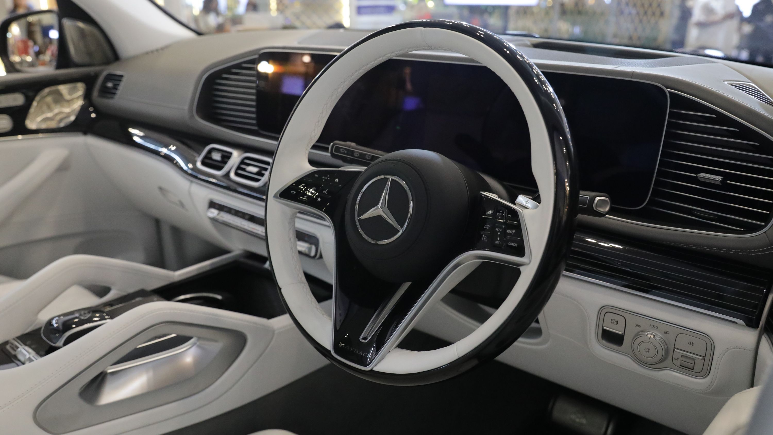 Setir generasi terbaru dirancang ergonomis dengan tombol sentuh yang tertata intuitif. (Mercedes-Benz Indonesia)