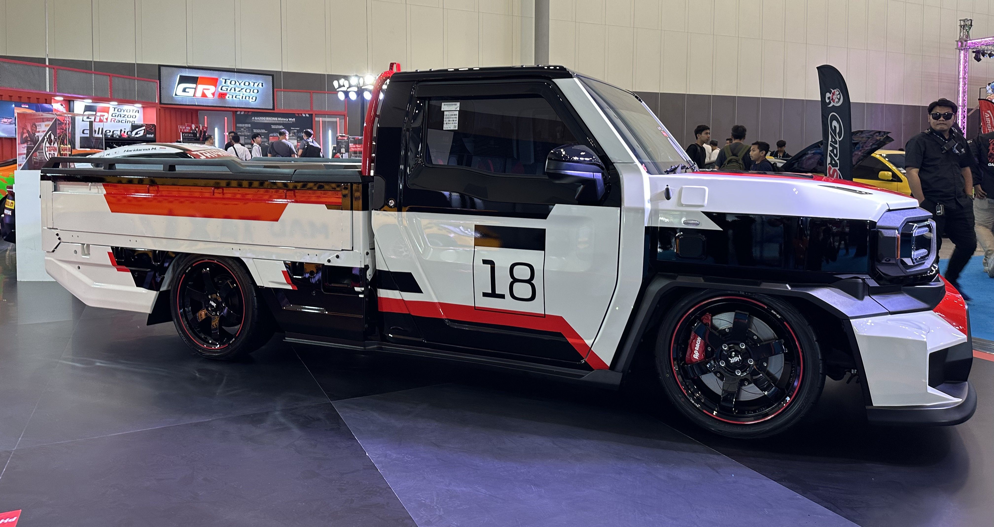 Toyota Hilux Rangga Race Car kreasi Fitra Eri bersama NMAA. (TAM)