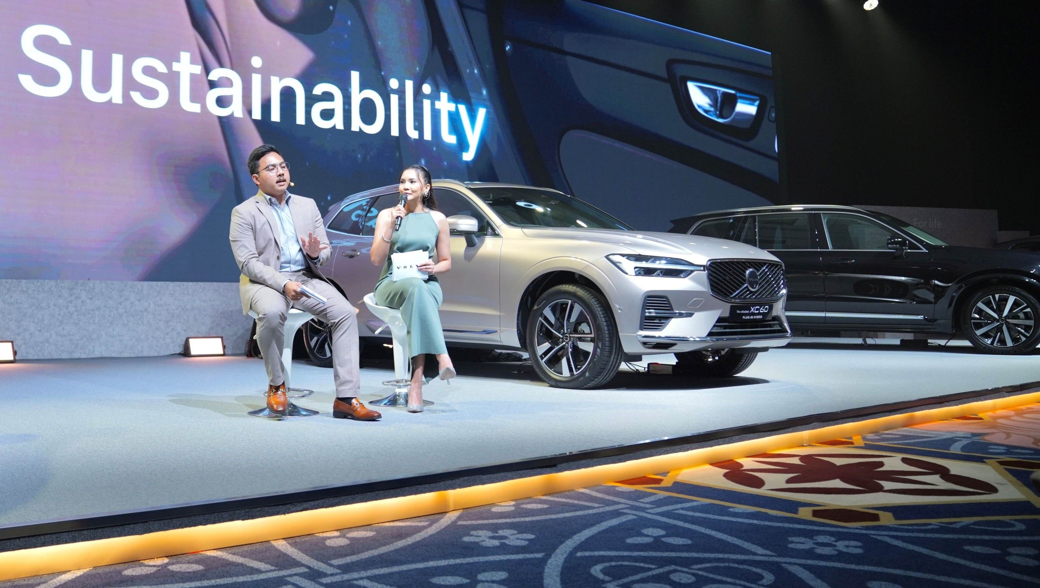 Product Planning Analyst Volvo Car Indonesia Ilham Suryo Aldianto memaparkan keunggulan dari ketiga model terbaru. (Volvo Car Indonesia)