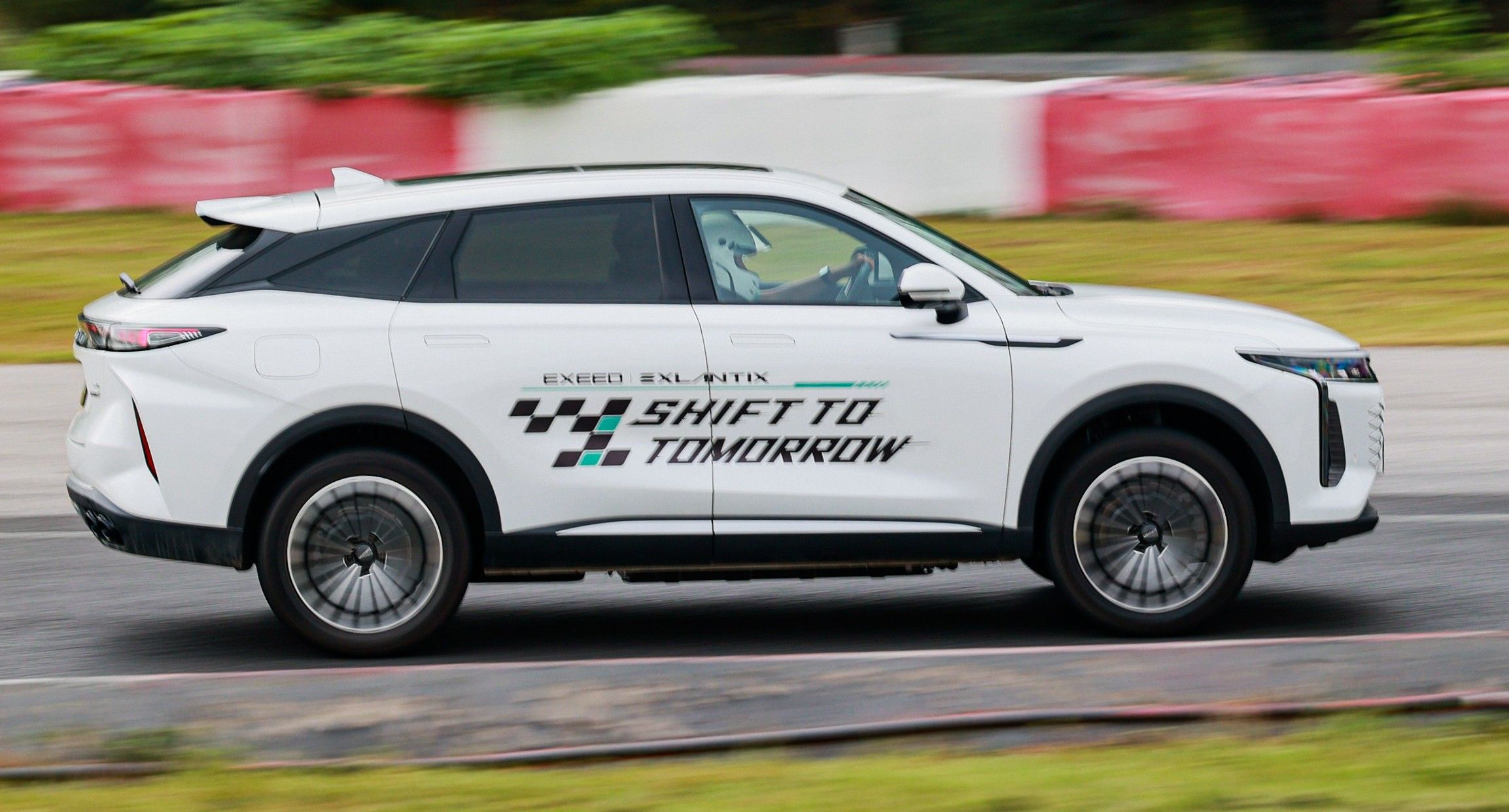 Omoda O9 SHS AWD PHEV mengusung teknologi Quad Motor. (CSI)