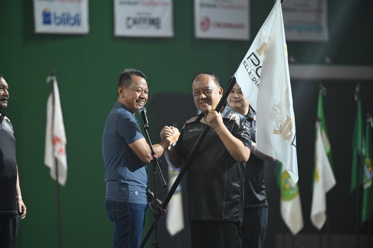 PENYERAHAN BENDERA PON_05.jpg