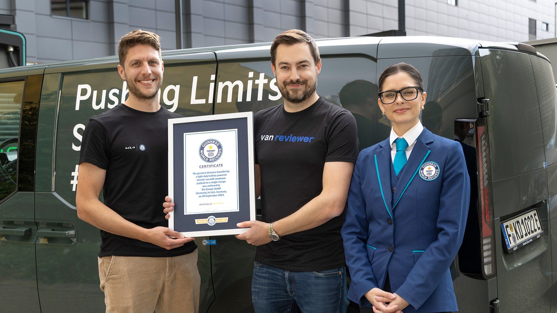 Kia PV5 Cargo meraih penghargaan Guinness World Record untuk kendaraan komersial ringan listrik (eLCV). (KIA)