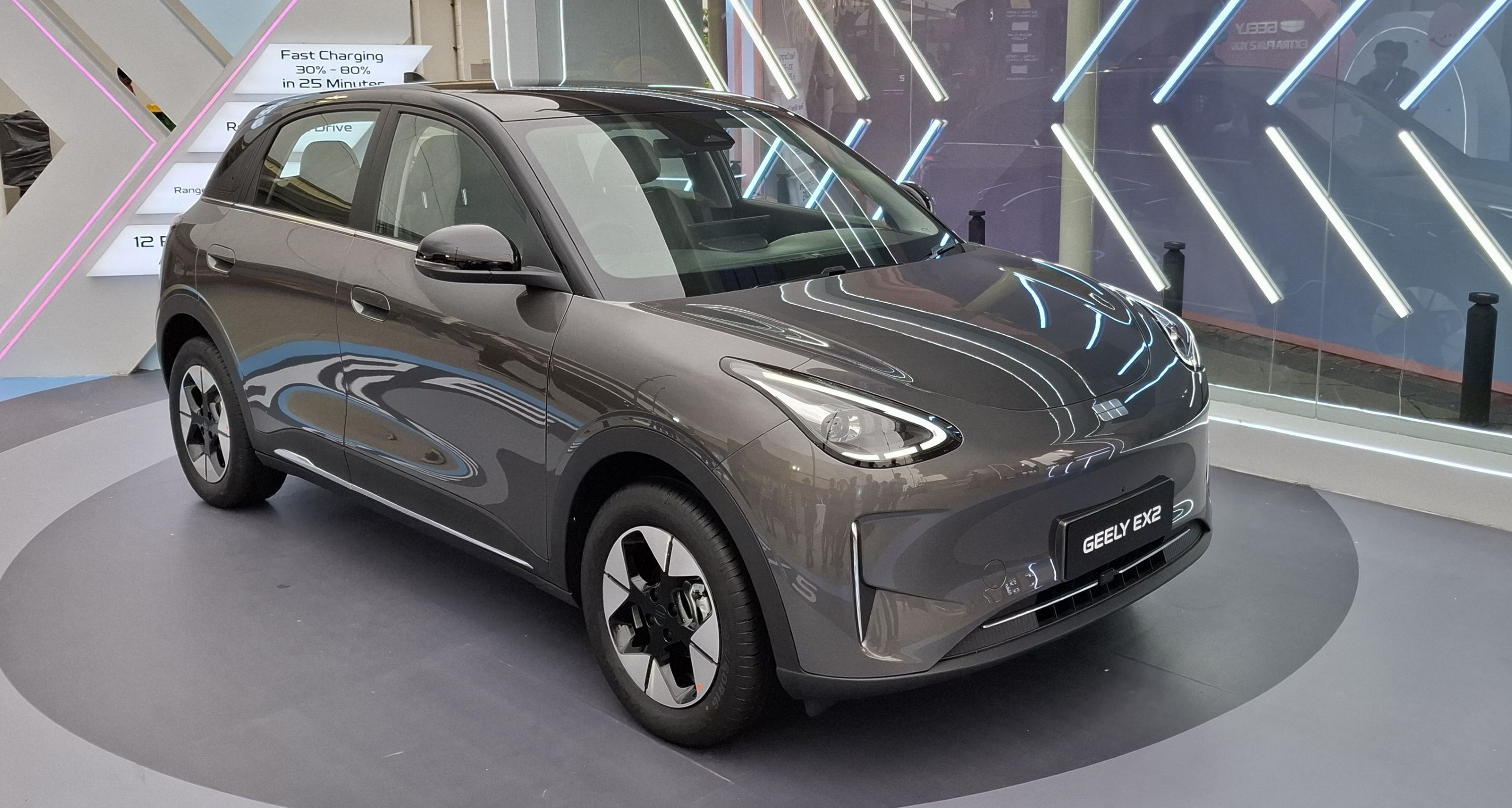 Geely EX2 merupakan hatchback urban yang kompak dengan interior lapang. (Chadie)