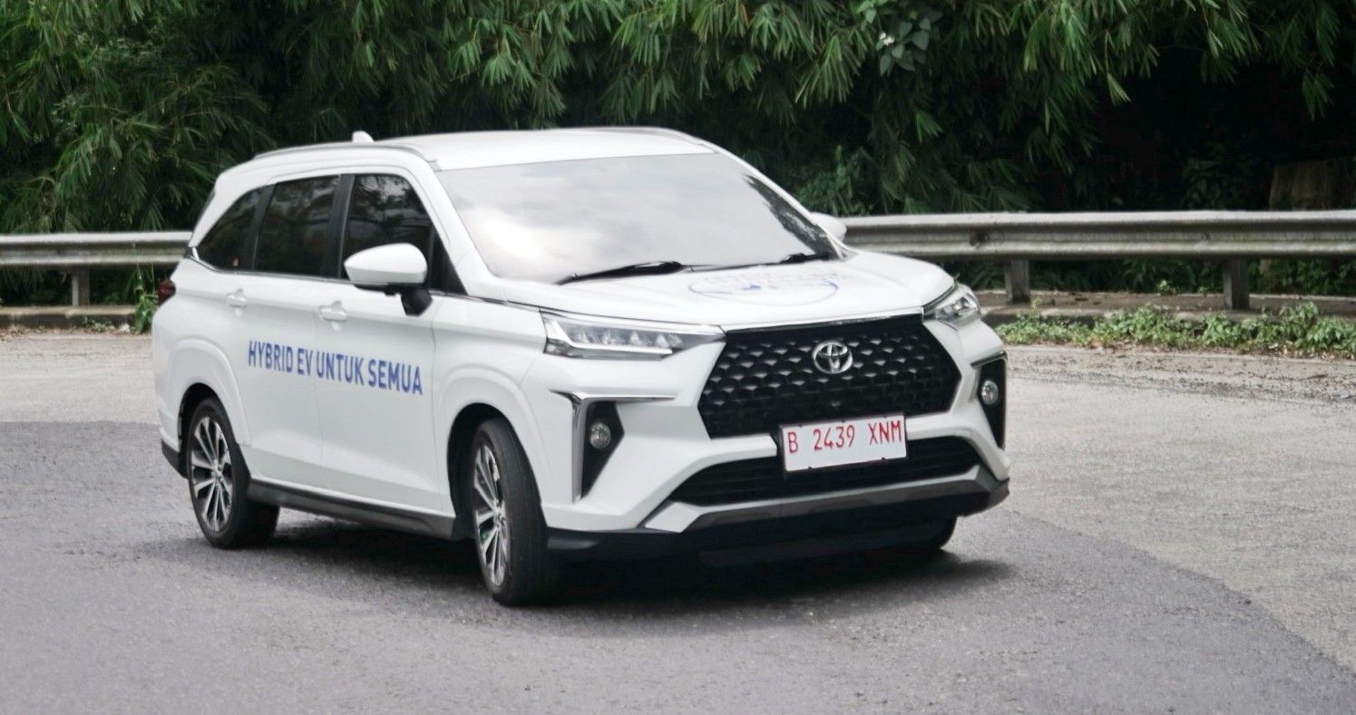 New Veloz Hybrid EV diuji melintasi berbagai kondisi jalan di Indonesia. (TAM)