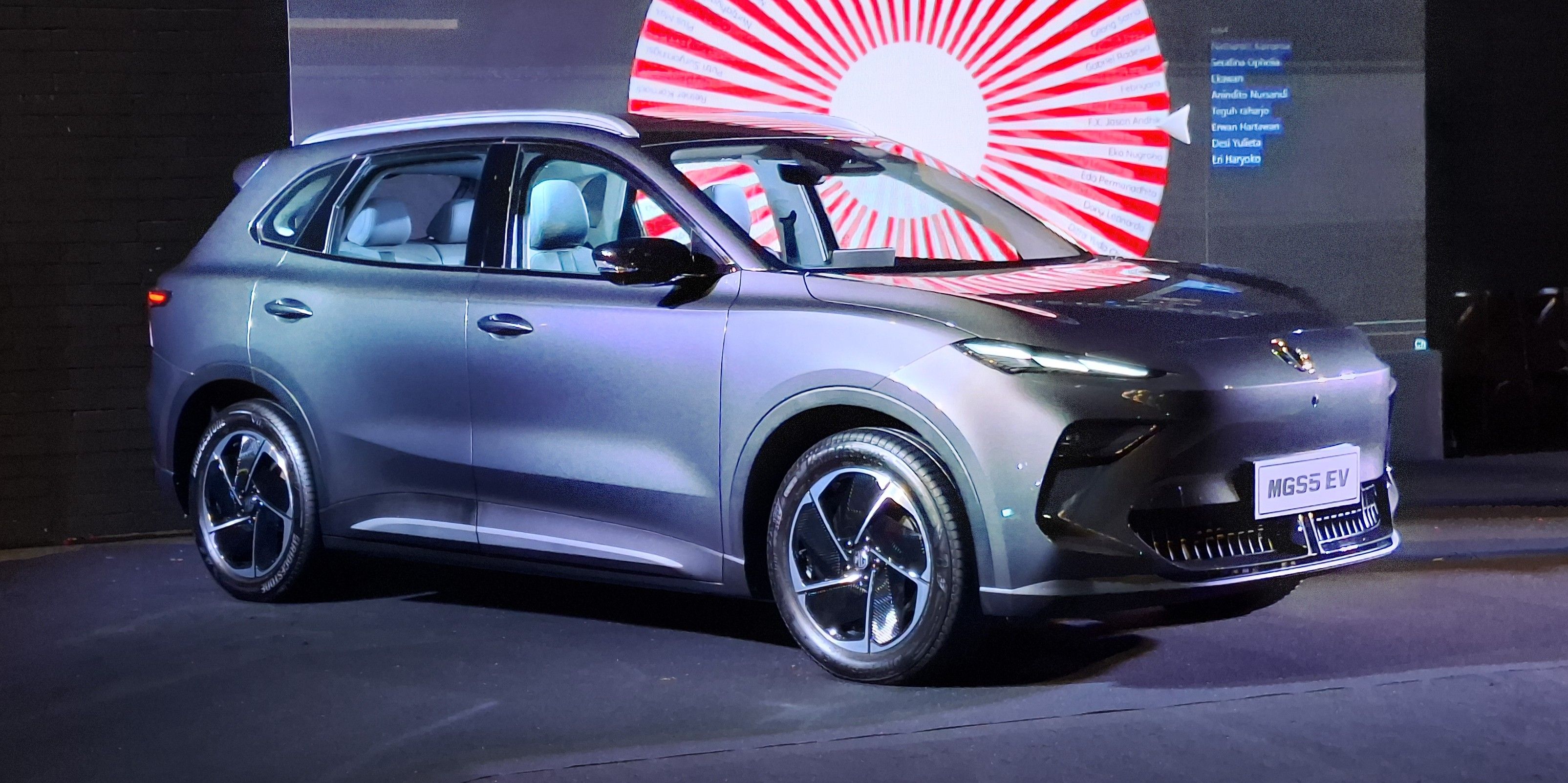 MG S5 EV merupakan SUV listrik berpenggerak roda belakang. (Chadie)