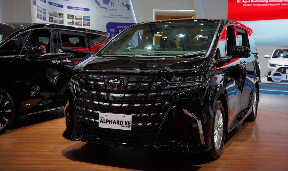 Toyota New Alphard XE Hybrid EV. (TAM)