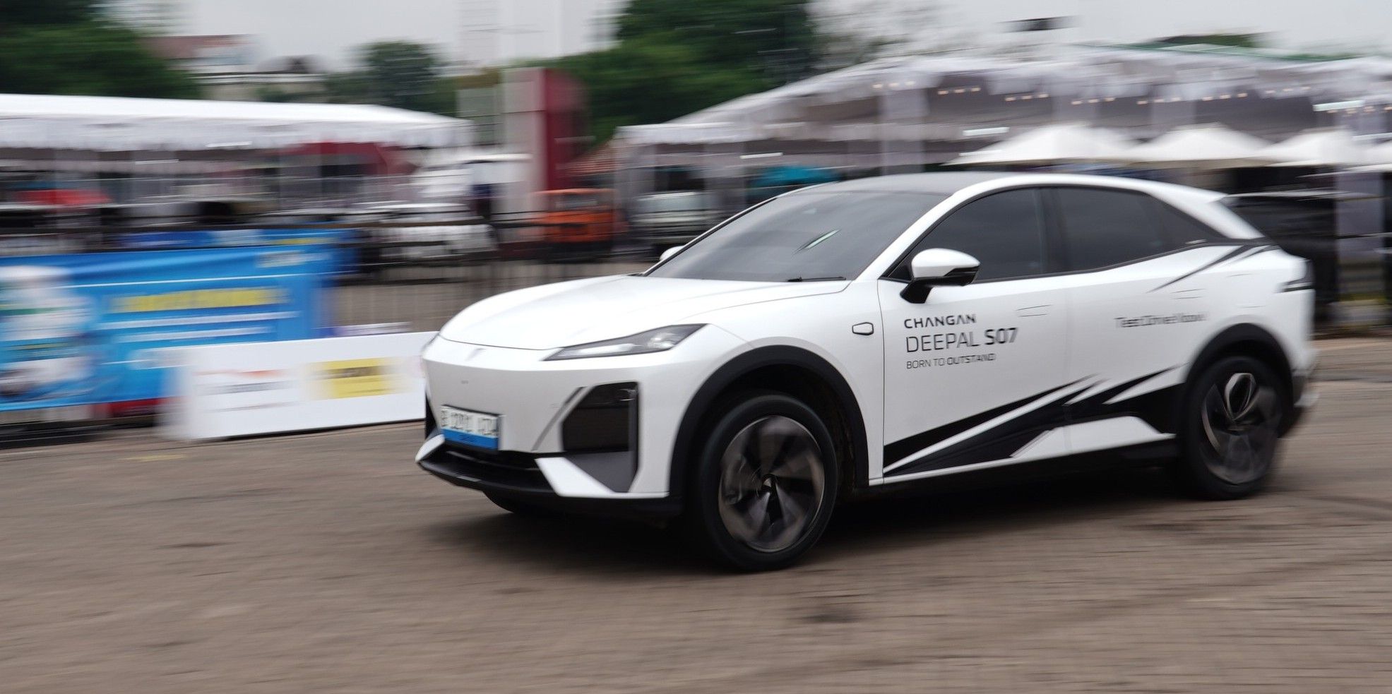 Deepal S07 di area Test Drive IIMS 2026. (Indomobil Group)