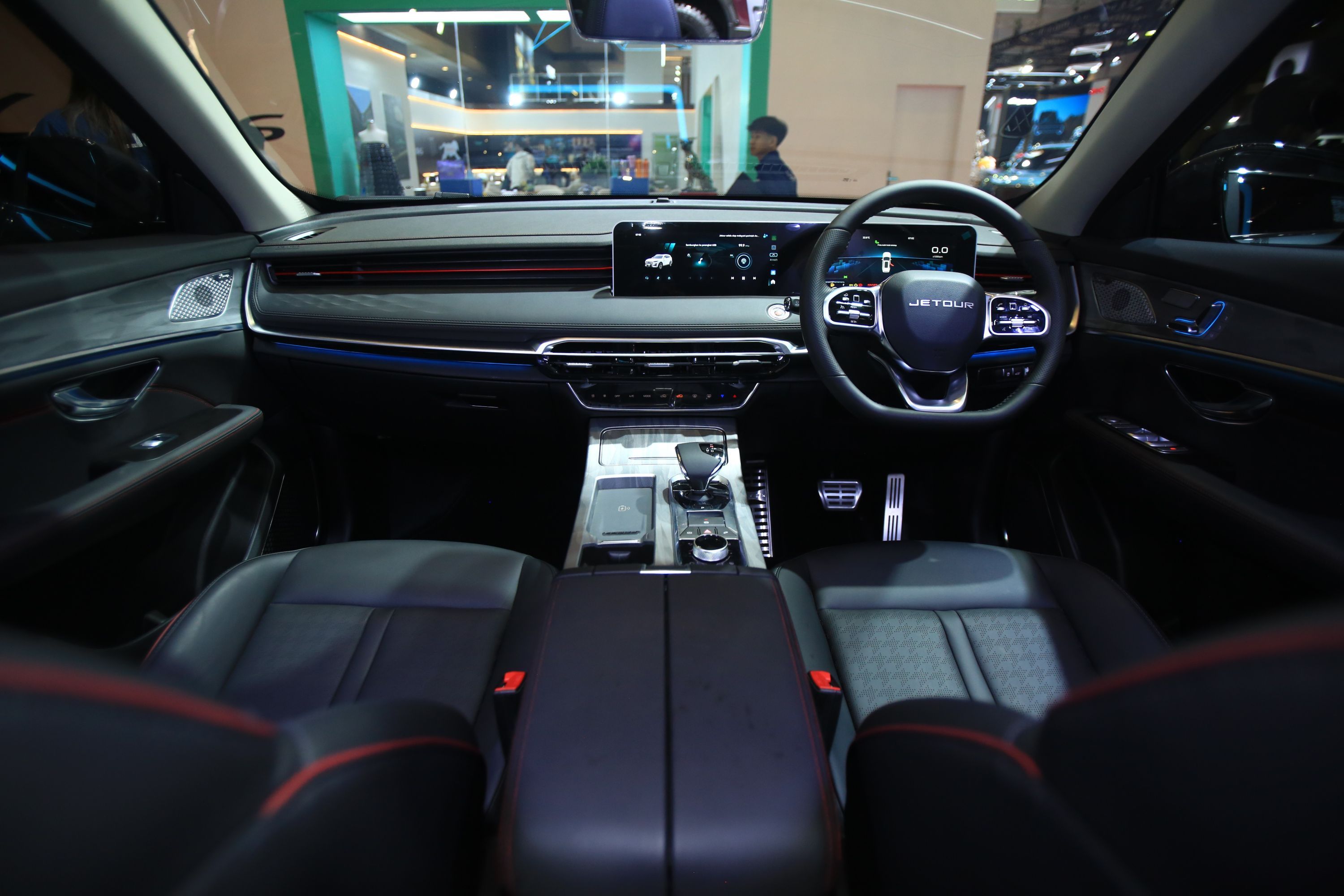 Kokpit Jetour X70 Plus. (JSI)