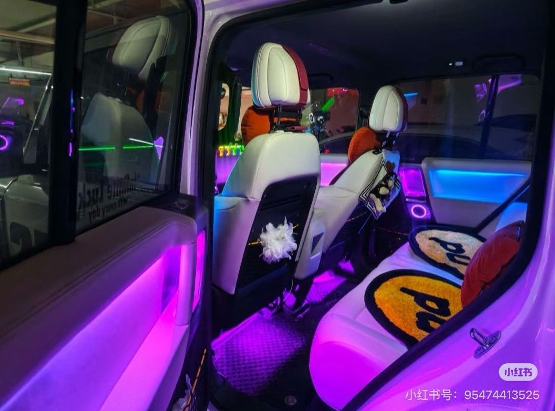 Ambient lighting di iCAR V23 dapat disesuaikan dengan berbagai tema pencahayaan. (iCAR)