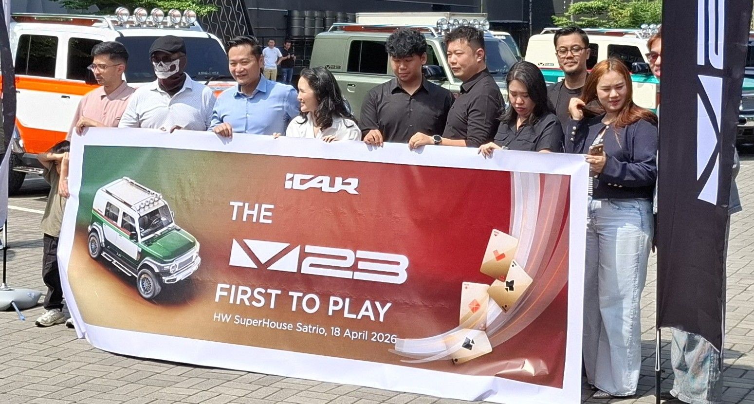 Kreator konten Den Dimas dan Om Mobbi menjadi salah satu konsumen perdana iCAR V23 Pro Plus Collector Series. (Chadie)