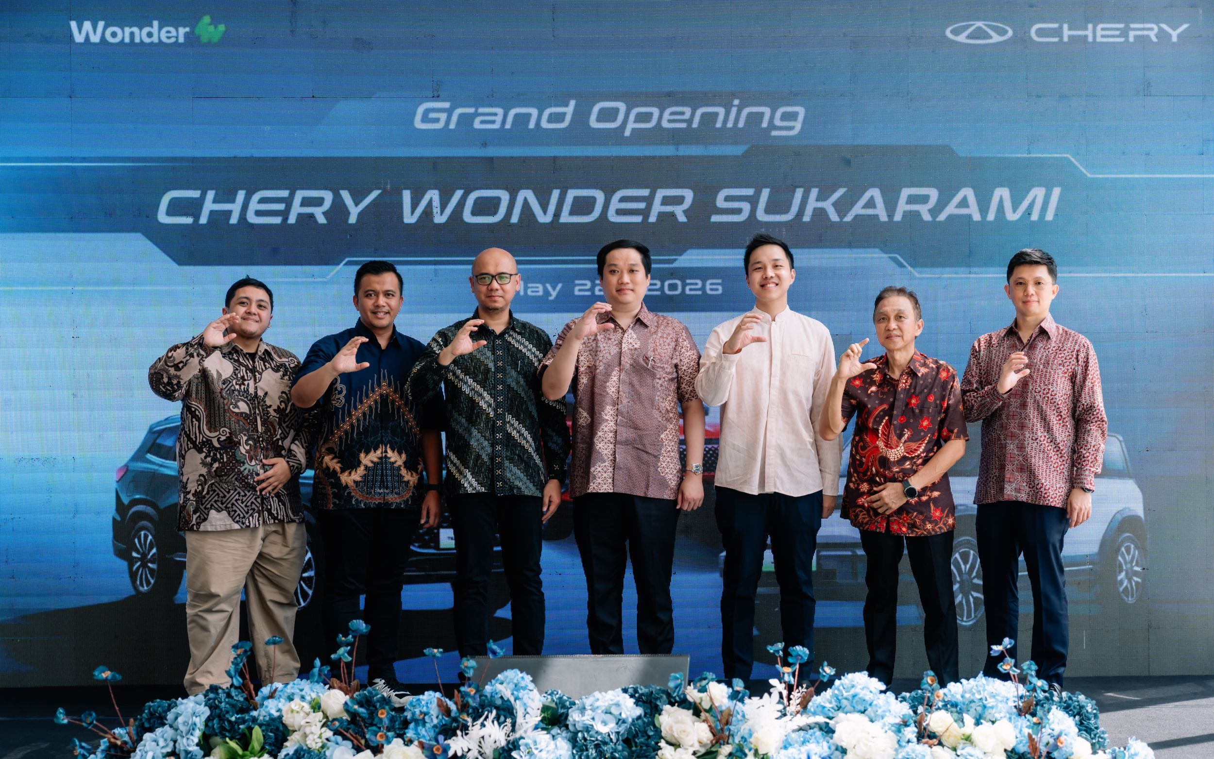 Jajaran manajemen Wonder Group dan Chery Sales Indonesia di acara peresmian diler Chery Wonder Palembang. (CSI)