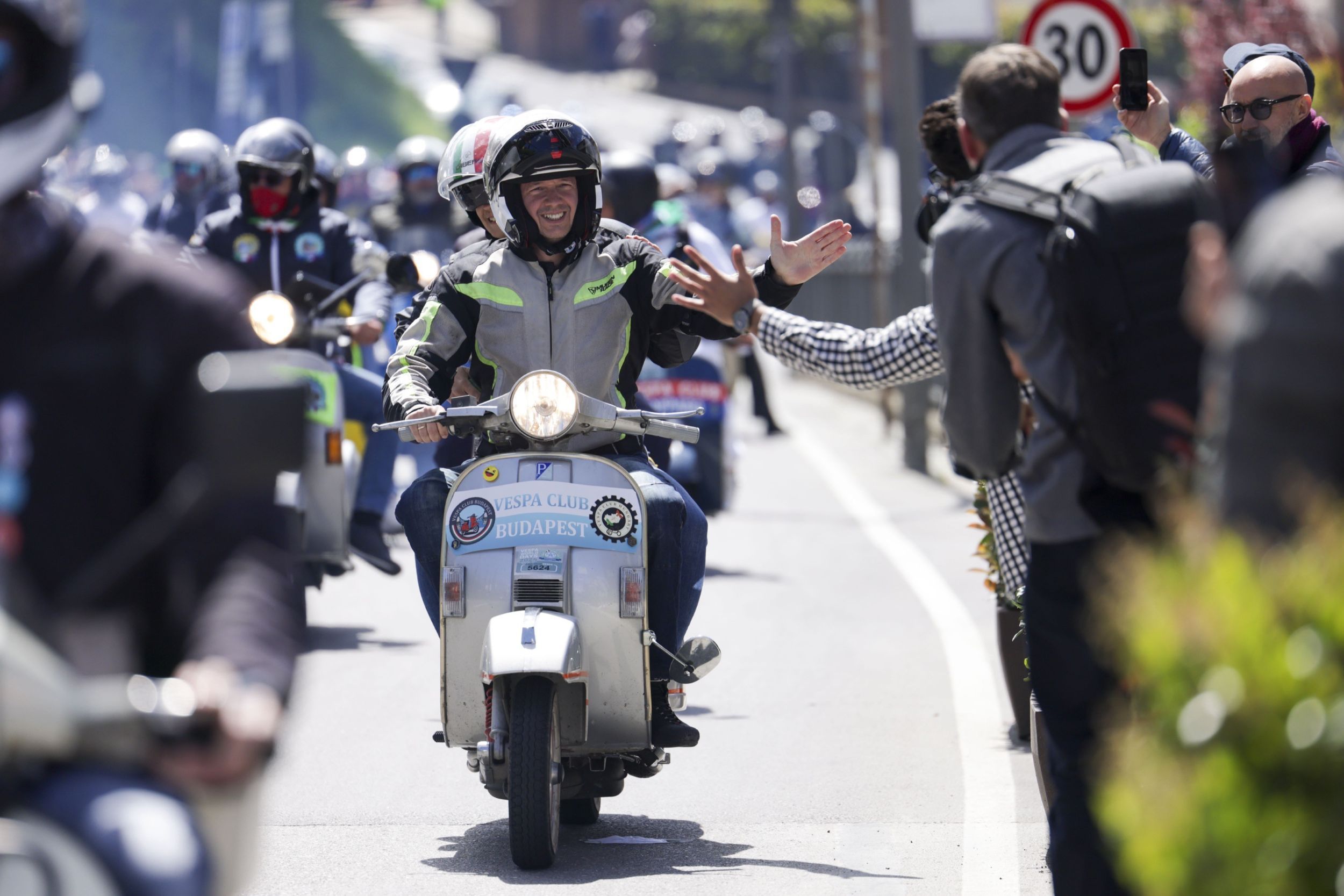 Perayaan 80 Tahun Vespa dirayakan oleh para penggemarnya di seluruh dunia. (PID)
