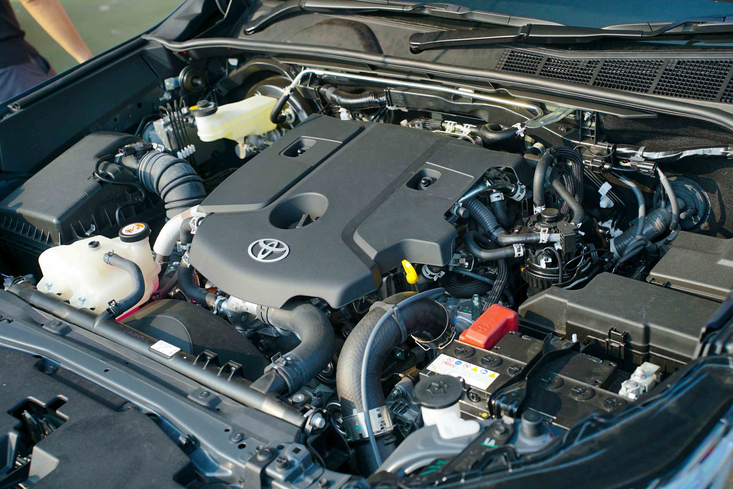 Mesin 1GD-FTV membuat Toyota Hilux lebih bertenaga. (TAM)