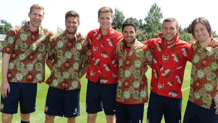 Pemain arsenal batik.jpg