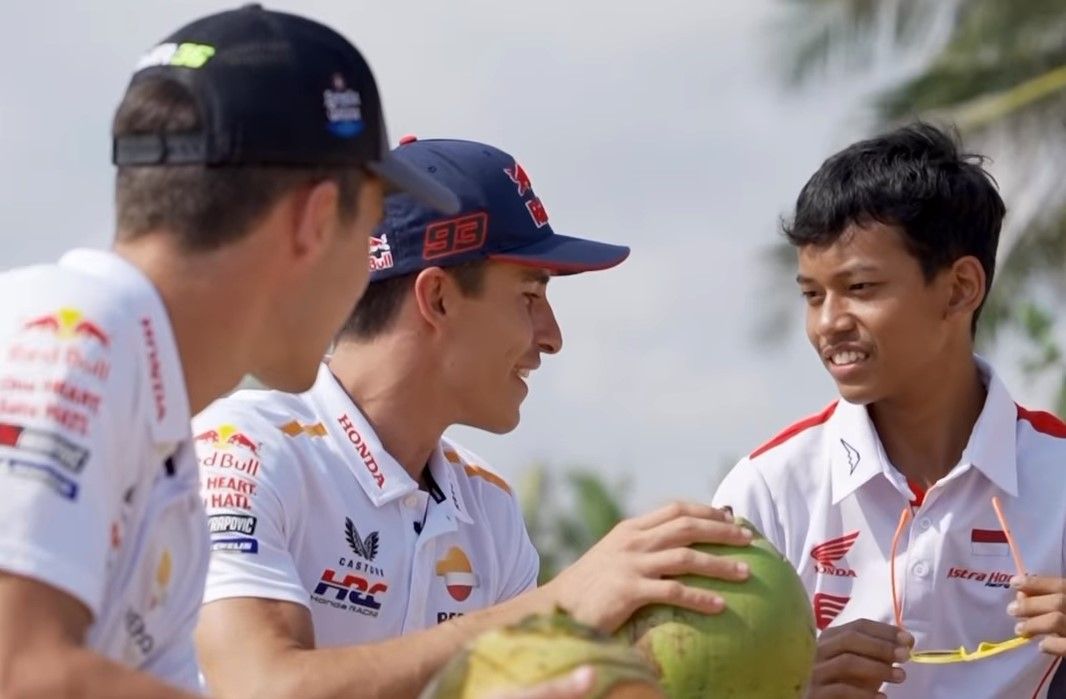 veda ega pratama dan marc marquez.jpg