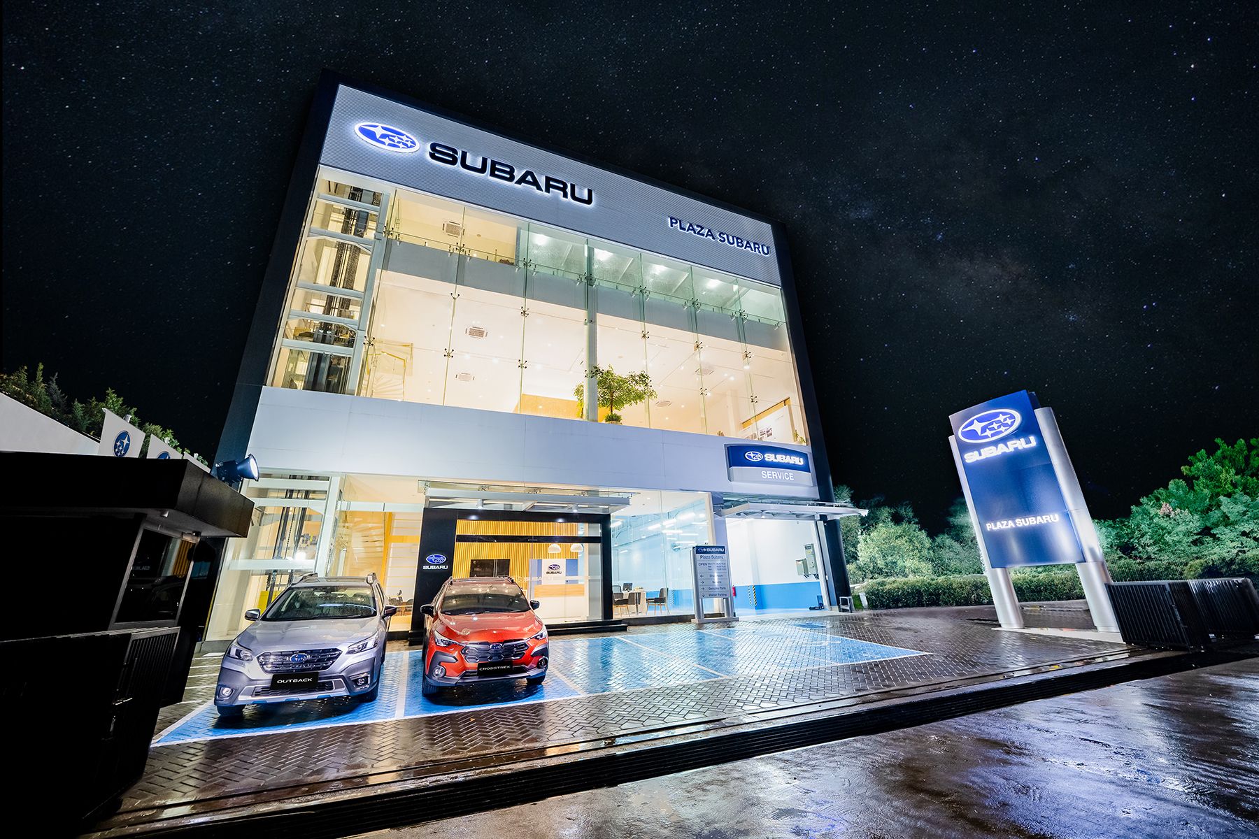 1 Plaza Subaru Bandung Dealer Frontlook at Night.jpg